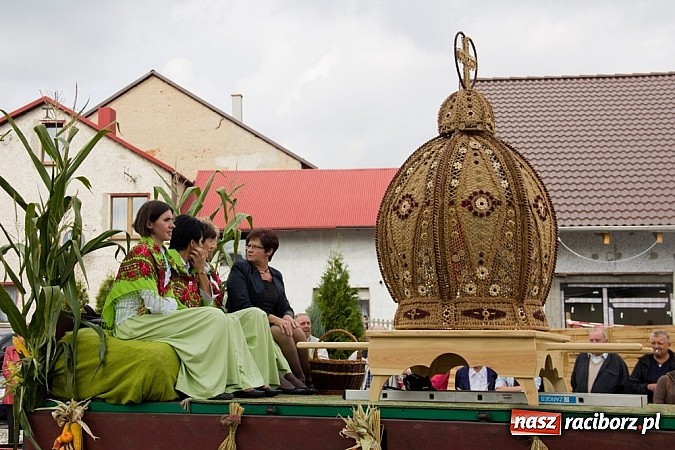 Zdjęcie w galerii na portalu naszraciborz.pl: Pietrowiczanie zamknęli dziś sezon dożynkowy wiadomości z regionu