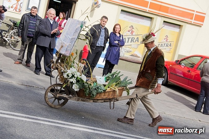 Zdjęcie w galerii na portalu naszraciborz.pl: Pietrowiczanie zamknęli dziś sezon dożynkowy wiadomości z regionu