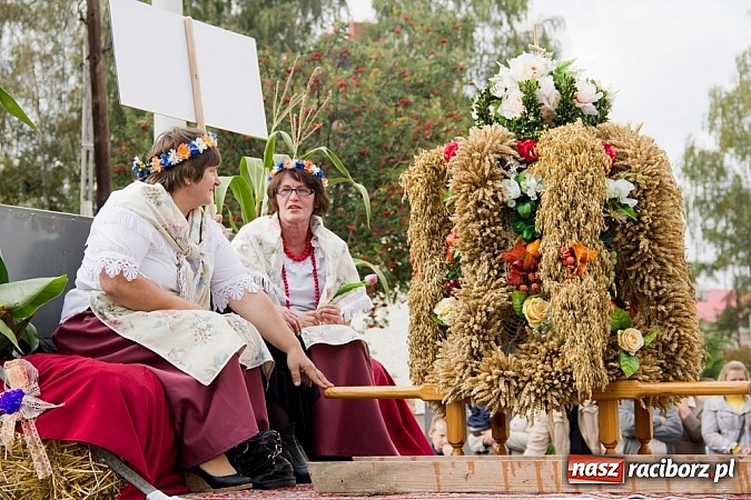 Zdjęcie w galerii na portalu naszraciborz.pl: Pietrowiczanie zamknęli dziś sezon dożynkowy wiadomości z regionu