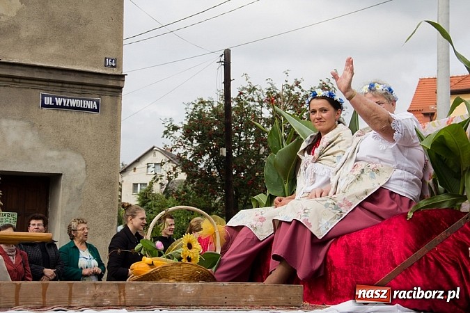 Zdjęcie w galerii na portalu naszraciborz.pl: Pietrowiczanie zamknęli dziś sezon dożynkowy wiadomości z regionu