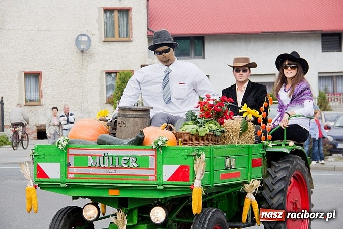 Zdjęcie w galerii na portalu naszraciborz.pl: Pietrowiczanie zamknęli dziś sezon dożynkowy wiadomości z regionu