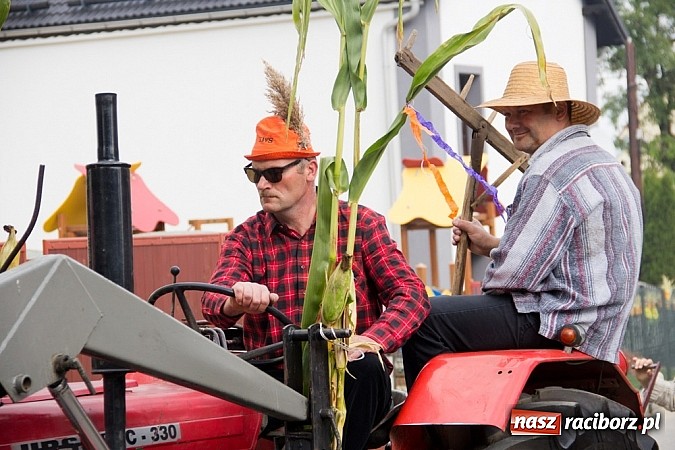 Zdjęcie w galerii na portalu naszraciborz.pl: Pietrowiczanie zamknęli dziś sezon dożynkowy wiadomości z regionu