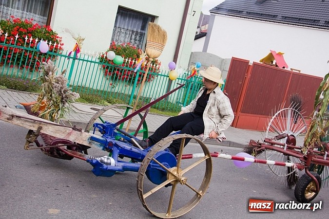 Zdjęcie w galerii na portalu naszraciborz.pl: Pietrowiczanie zamknęli dziś sezon dożynkowy wiadomości z regionu