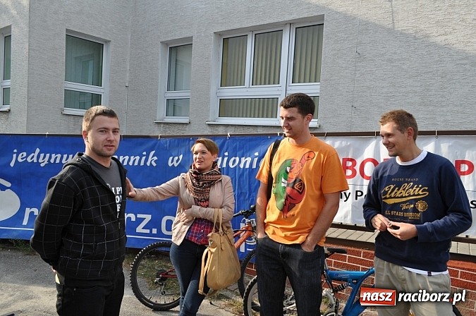 Zdjęcie w galerii na portalu naszraciborz.pl: W Kuźni rozegrano mistrzostwa gry w kapsle wiadomości z regionu