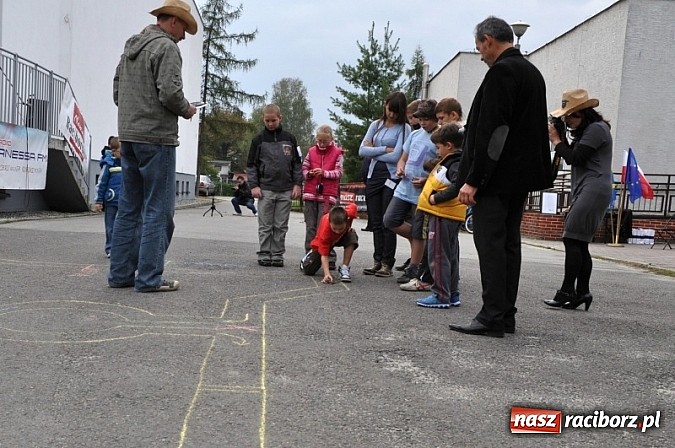 Zdjęcie w galerii na portalu naszraciborz.pl: W Kuźni rozegrano mistrzostwa gry w kapsle wiadomości z regionu