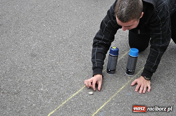 Zdjęcie w galerii na portalu naszraciborz.pl: W Kuźni rozegrano mistrzostwa gry w kapsle wiadomości z regionu