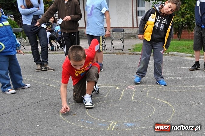 Zdjęcie w galerii na portalu naszraciborz.pl: W Kuźni rozegrano mistrzostwa gry w kapsle wiadomości z regionu
