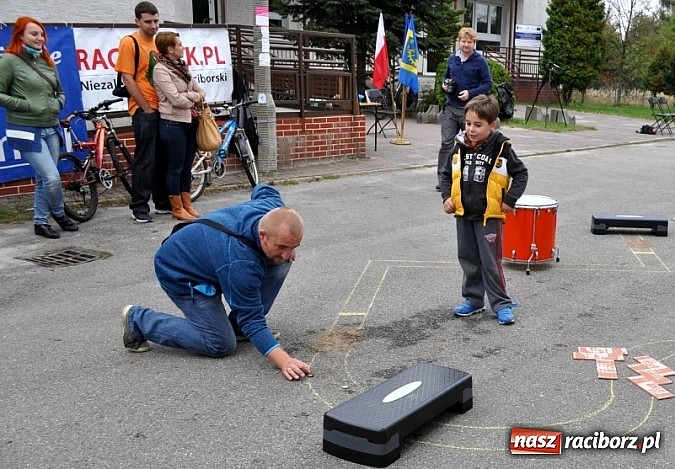 Zdjęcie w galerii na portalu naszraciborz.pl: W Kuźni rozegrano mistrzostwa gry w kapsle wiadomości z regionu