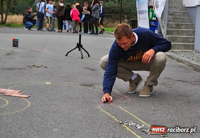 Zdjęcie w galerii na portalu naszraciborz.pl: W Kuźni rozegrano mistrzostwa gry w kapsle wiadomości z regionu