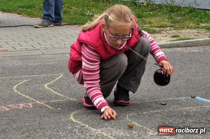 Zdjęcie w galerii na portalu naszraciborz.pl: W Kuźni rozegrano mistrzostwa gry w kapsle wiadomości z regionu