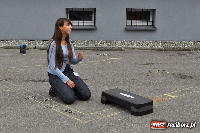 Zdjęcie w galerii na portalu naszraciborz.pl: W Kuźni rozegrano mistrzostwa gry w kapsle wiadomości z regionu