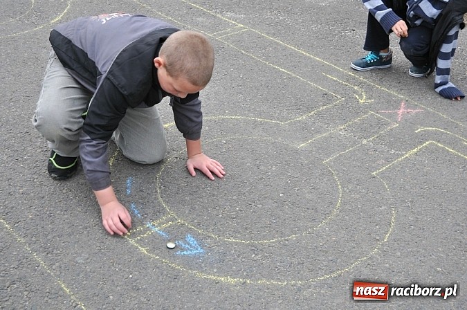Zdjęcie w galerii na portalu naszraciborz.pl: W Kuźni rozegrano mistrzostwa gry w kapsle wiadomości z regionu