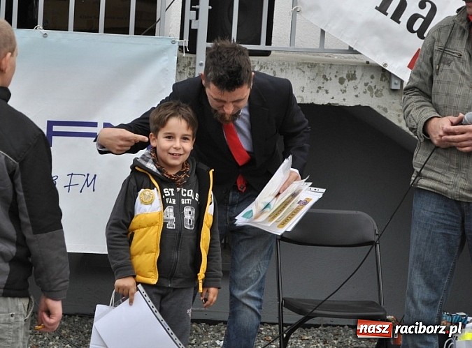 Zdjęcie w galerii na portalu naszraciborz.pl: W Kuźni rozegrano mistrzostwa gry w kapsle wiadomości z regionu