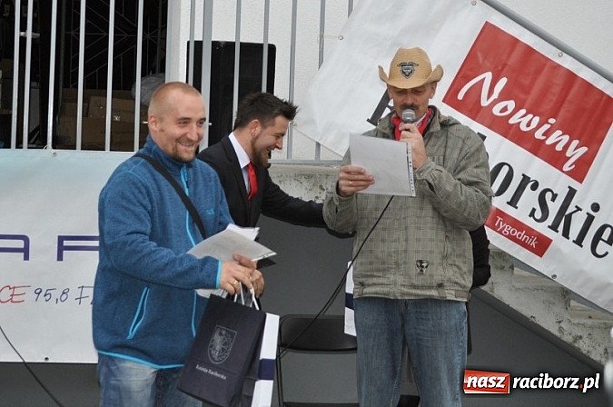 Zdjęcie w galerii na portalu naszraciborz.pl: W Kuźni rozegrano mistrzostwa gry w kapsle wiadomości z regionu