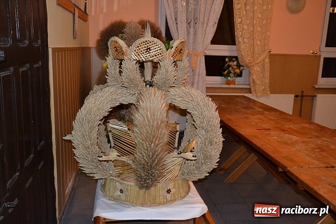 Zdjęcie w galerii na portalu naszraciborz.pl: Tak powstają dożynkowe dzieła sztuki! wiadomości z regionu