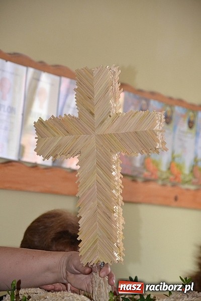 Zdjęcie w galerii na portalu naszraciborz.pl: Tak powstają dożynkowe dzieła sztuki! wiadomości z regionu