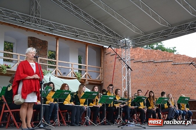 Zdjęcie w galerii na portalu naszraciborz.pl: Hity światowej muzyki zabrzmiały na zamku wiadomości z regionu