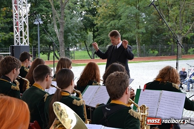 Zdjęcie w galerii na portalu naszraciborz.pl: Hity światowej muzyki zabrzmiały na zamku wiadomości z regionu