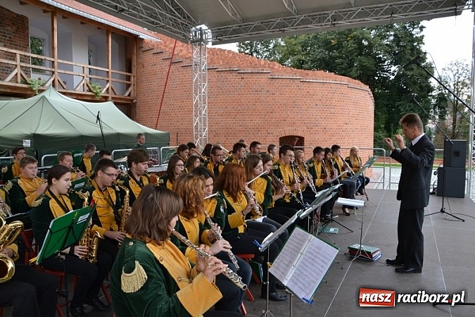 Zdjęcie w galerii na portalu naszraciborz.pl: Hity światowej muzyki zabrzmiały na zamku wiadomości z regionu