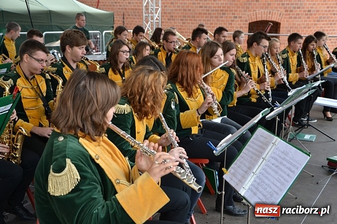 Zdjęcie w galerii na portalu naszraciborz.pl: Hity światowej muzyki zabrzmiały na zamku wiadomości z regionu
