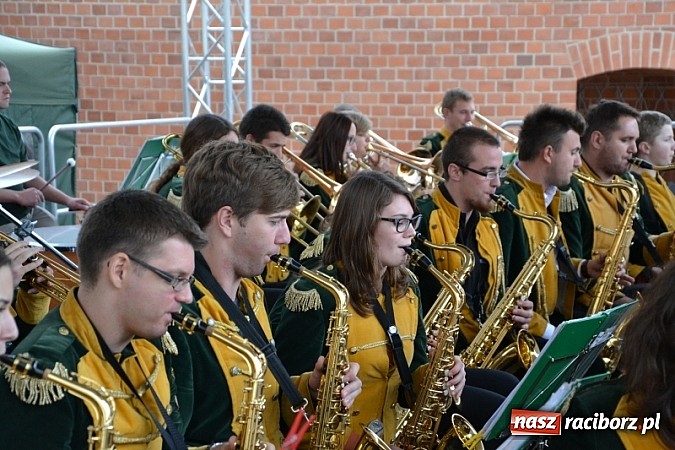 Zdjęcie w galerii na portalu naszraciborz.pl: Hity światowej muzyki zabrzmiały na zamku wiadomości z regionu