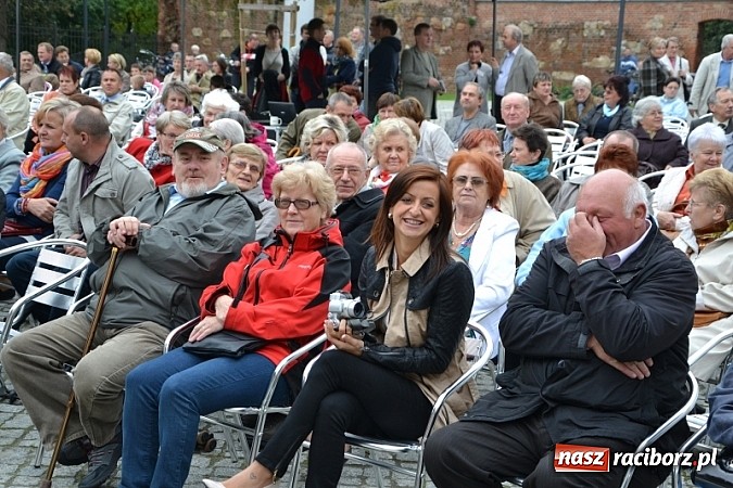 Zdjęcie w galerii na portalu naszraciborz.pl: Hity światowej muzyki zabrzmiały na zamku wiadomości z regionu