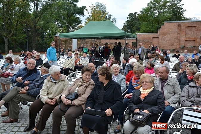 Zdjęcie w galerii na portalu naszraciborz.pl: Hity światowej muzyki zabrzmiały na zamku wiadomości z regionu