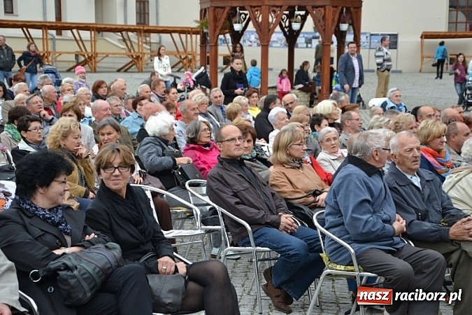Zdjęcie w galerii na portalu naszraciborz.pl: Hity światowej muzyki zabrzmiały na zamku wiadomości z regionu
