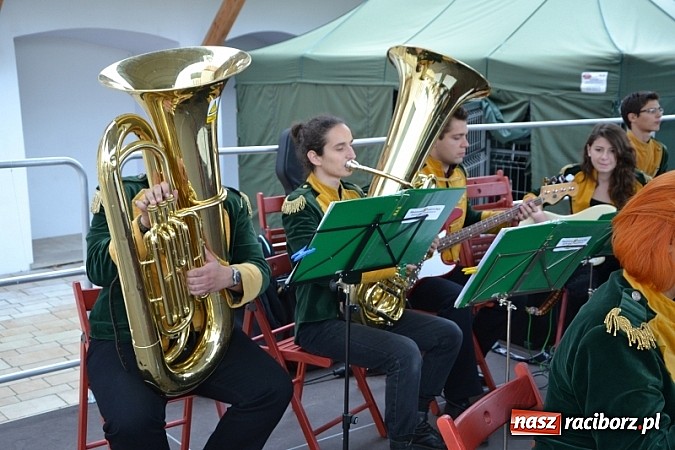Zdjęcie w galerii na portalu naszraciborz.pl: Hity światowej muzyki zabrzmiały na zamku wiadomości z regionu