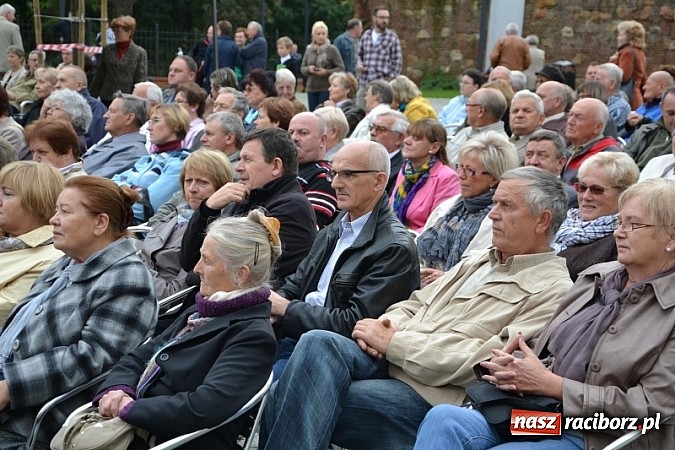 Zdjęcie w galerii na portalu naszraciborz.pl: Hity światowej muzyki zabrzmiały na zamku wiadomości z regionu
