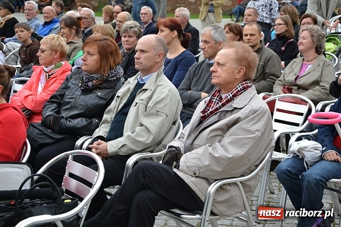 Zdjęcie w galerii na portalu naszraciborz.pl: Hity światowej muzyki zabrzmiały na zamku wiadomości z regionu