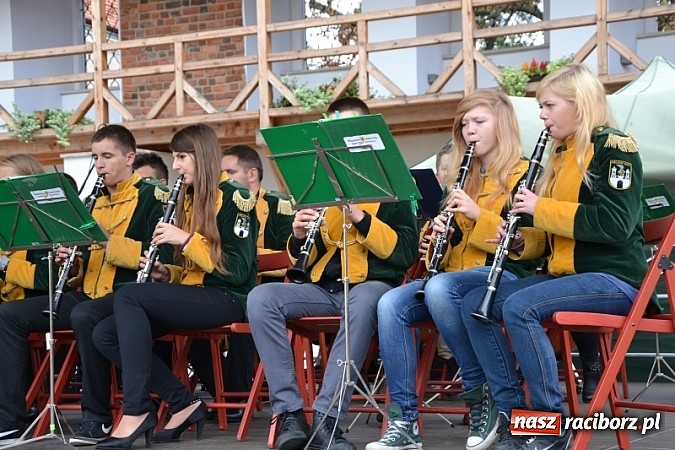 Zdjęcie w galerii na portalu naszraciborz.pl: Hity światowej muzyki zabrzmiały na zamku wiadomości z regionu