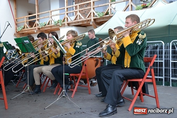 Zdjęcie w galerii na portalu naszraciborz.pl: Hity światowej muzyki zabrzmiały na zamku wiadomości z regionu