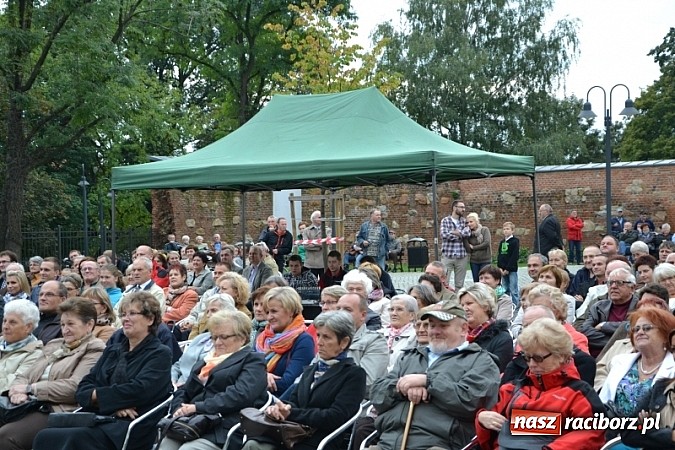 Zdjęcie w galerii na portalu naszraciborz.pl: Hity światowej muzyki zabrzmiały na zamku wiadomości z regionu