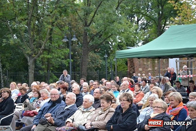 Zdjęcie w galerii na portalu naszraciborz.pl: Hity światowej muzyki zabrzmiały na zamku wiadomości z regionu