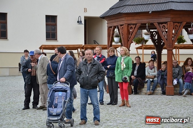 Zdjęcie w galerii na portalu naszraciborz.pl: Hity światowej muzyki zabrzmiały na zamku wiadomości z regionu
