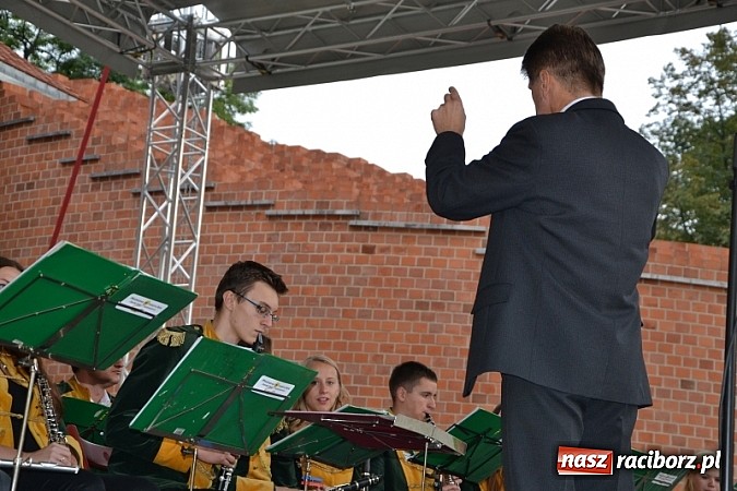 Zdjęcie w galerii na portalu naszraciborz.pl: Hity światowej muzyki zabrzmiały na zamku wiadomości z regionu