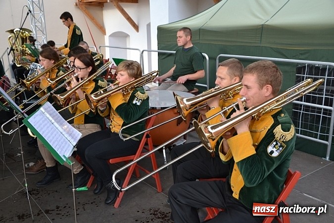 Zdjęcie w galerii na portalu naszraciborz.pl: Hity światowej muzyki zabrzmiały na zamku wiadomości z regionu