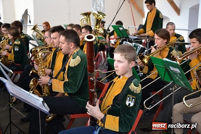 Zdjęcie w galerii na portalu naszraciborz.pl: Hity światowej muzyki zabrzmiały na zamku wiadomości z regionu