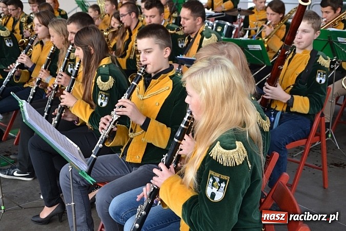 Zdjęcie w galerii na portalu naszraciborz.pl: Hity światowej muzyki zabrzmiały na zamku wiadomości z regionu