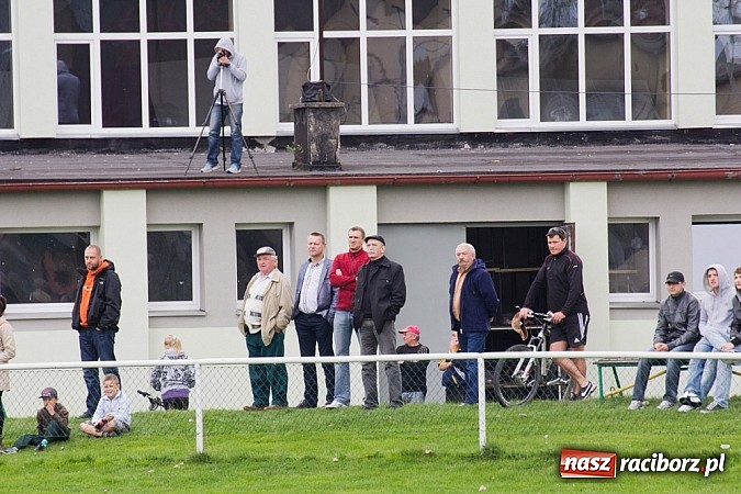 Zdjęcie w galerii na portalu naszraciborz.pl: Fatalna passa Studziennej trwa. Naprzód Zawada górą wiadomości z regionu