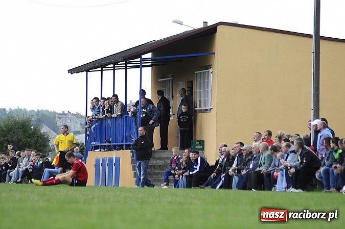 Zdjęcie w galerii na portalu naszraciborz.pl: Zameczek spłonął w kobylskim Płomieniu wiadomości z regionu