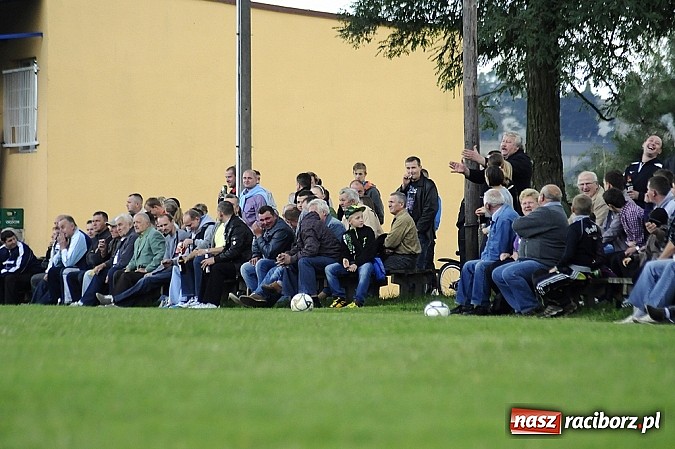 Zdjęcie w galerii na portalu naszraciborz.pl: Zameczek spłonął w kobylskim Płomieniu wiadomości z regionu