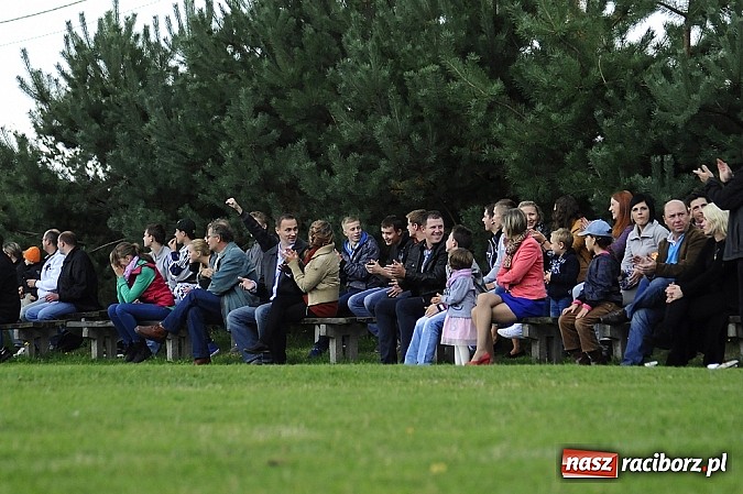 Zdjęcie w galerii na portalu naszraciborz.pl: Zameczek spłonął w kobylskim Płomieniu wiadomości z regionu