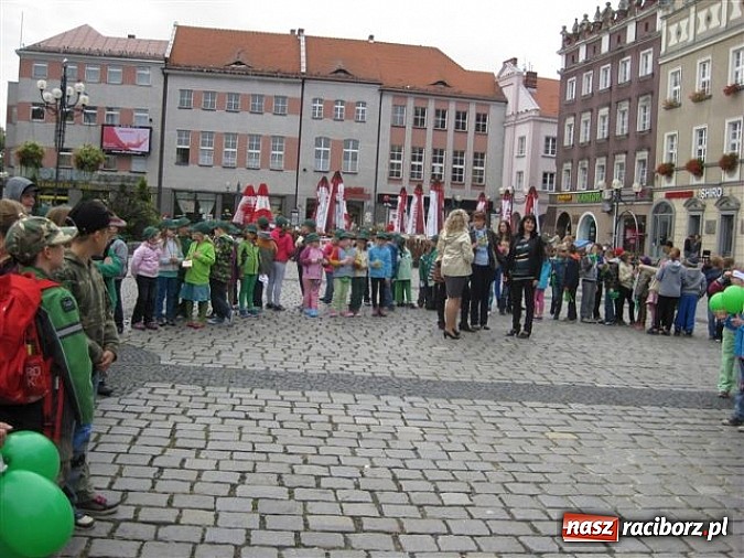 Zdjęcie w galerii na portalu naszraciborz.pl: EkoElfy z SP 15 znowu maszerują wiadomości z regionu
