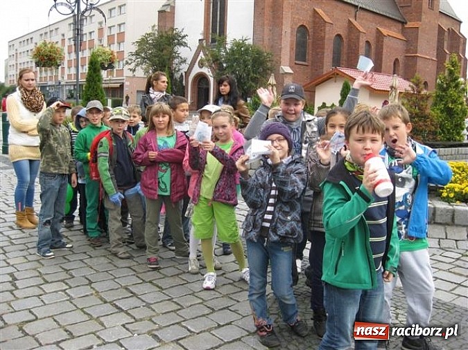 Zdjęcie w galerii na portalu naszraciborz.pl: EkoElfy z SP 15 znowu maszerują wiadomości z regionu