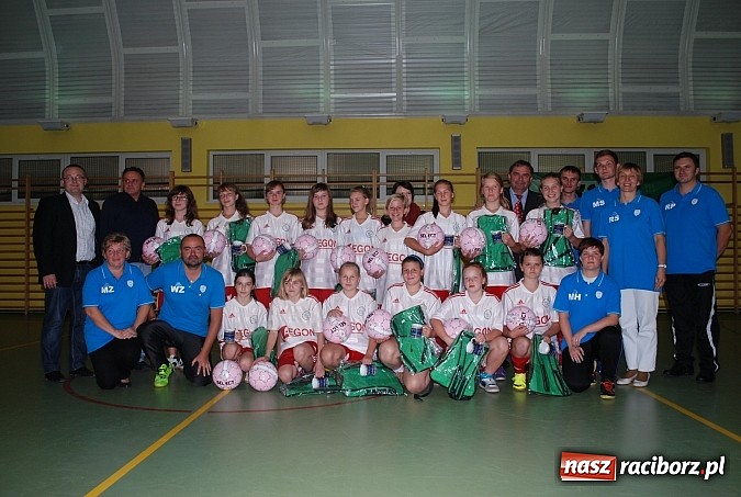 Zdjęcie w galerii na portalu naszraciborz.pl: Nocny turniej na zakończenie Piłkarskich Szkółek Nivea w Pawłowie wiadomości z regionu