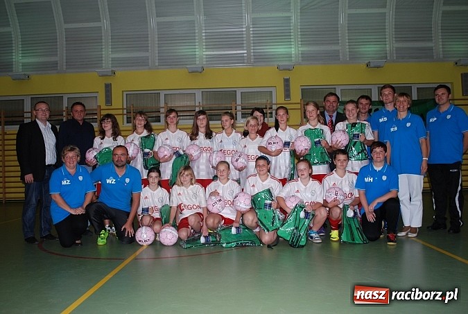 Zdjęcie w galerii na portalu naszraciborz.pl: Nocny turniej na zakończenie Piłkarskich Szkółek Nivea w Pawłowie wiadomości z regionu