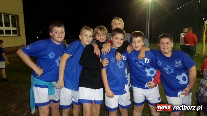 Zdjęcie w galerii na portalu naszraciborz.pl: Nocny turniej na zakończenie Piłkarskich Szkółek Nivea w Pawłowie wiadomości z regionu