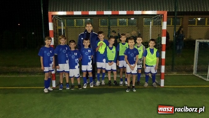 Zdjęcie w galerii na portalu naszraciborz.pl: Nocny turniej na zakończenie Piłkarskich Szkółek Nivea w Pawłowie wiadomości z regionu